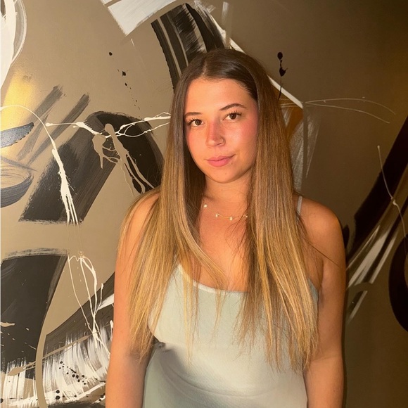 Meet your Posher, Kaci - Picture 2 of 4